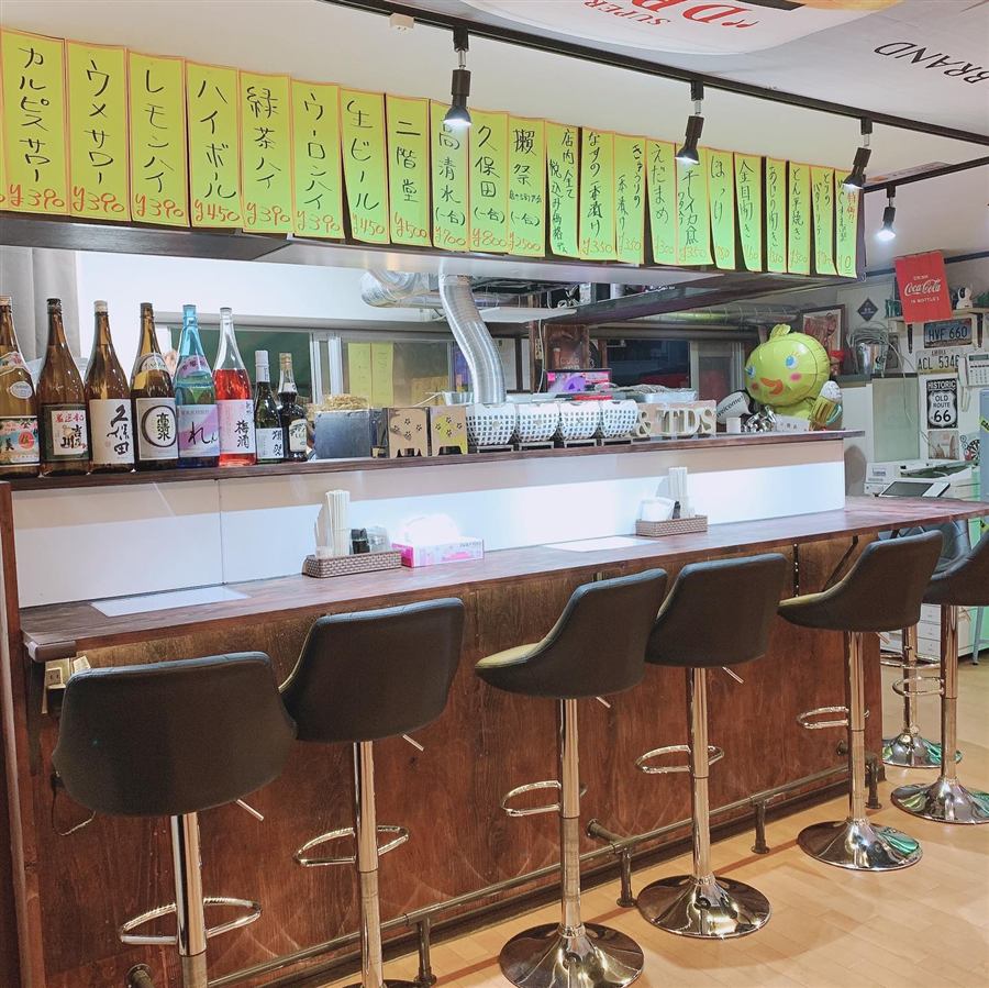 店内のカウンター席
