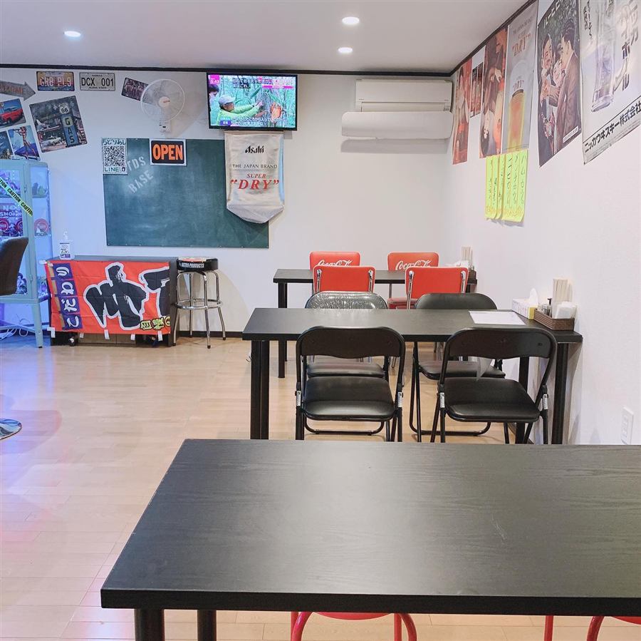 店内のテーブル席
